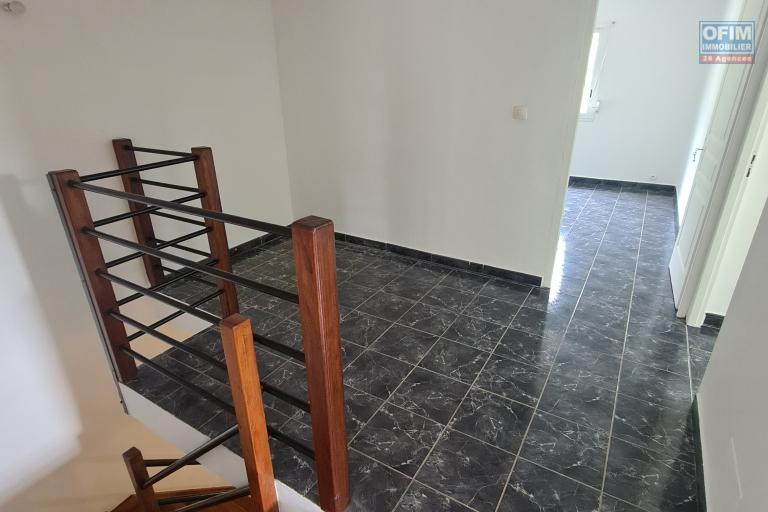 A Louer Villa 4 chambres avec garage, située à Commune Carron/ Sainte Suzanne