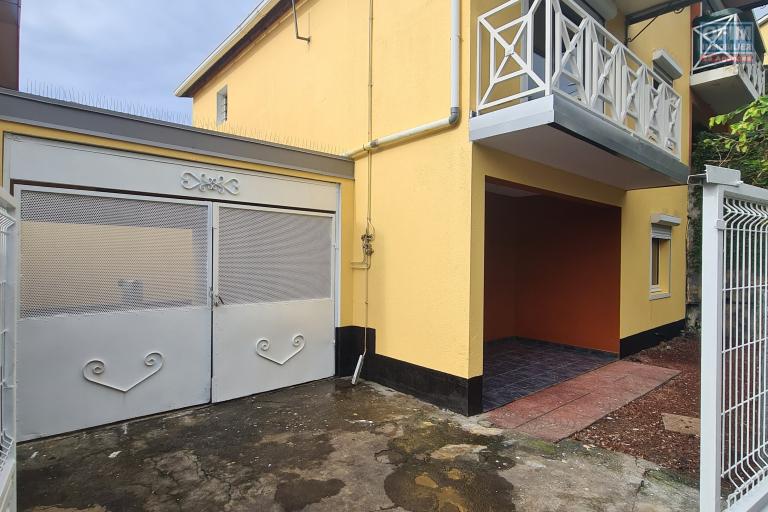A Louer Villa 4 chambres avec garage, située à Commune Carron/ Sainte Suzanne