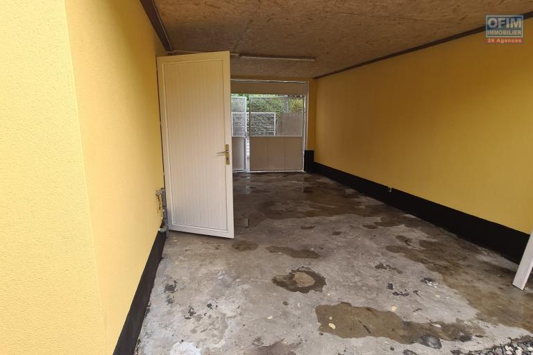 A Louer Villa 4 chambres avec garage, située à Commune Carron/ Sainte Suzanne