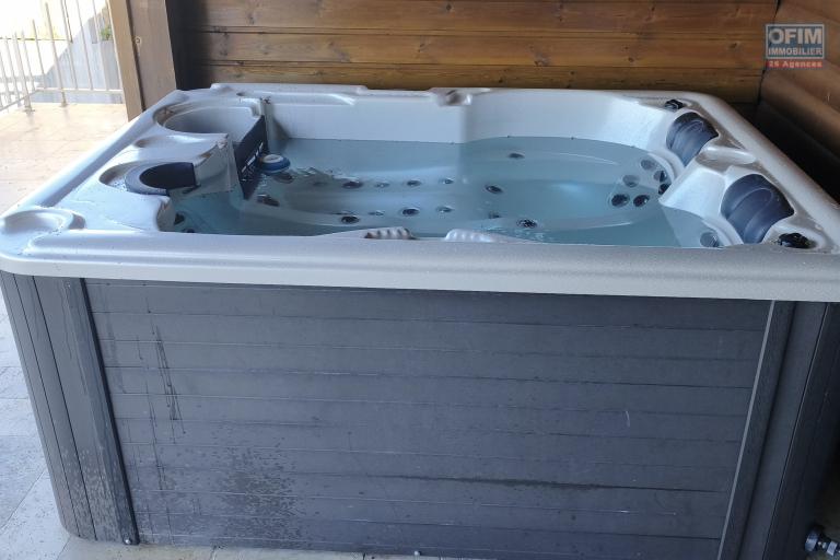 A vendre villa F4 de 140 m2 avec une magnifique vue sur la mer à Saint-Joseph - Jaccuzi 3 places