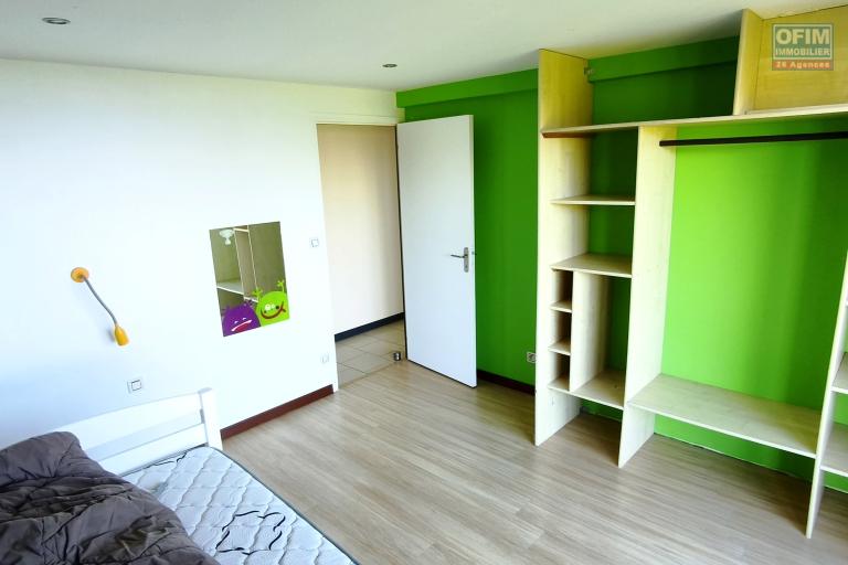 A vendre villa F4 de 140 m2 avec une magnifique vue sur la mer à Saint-Joseph - Chambre 1