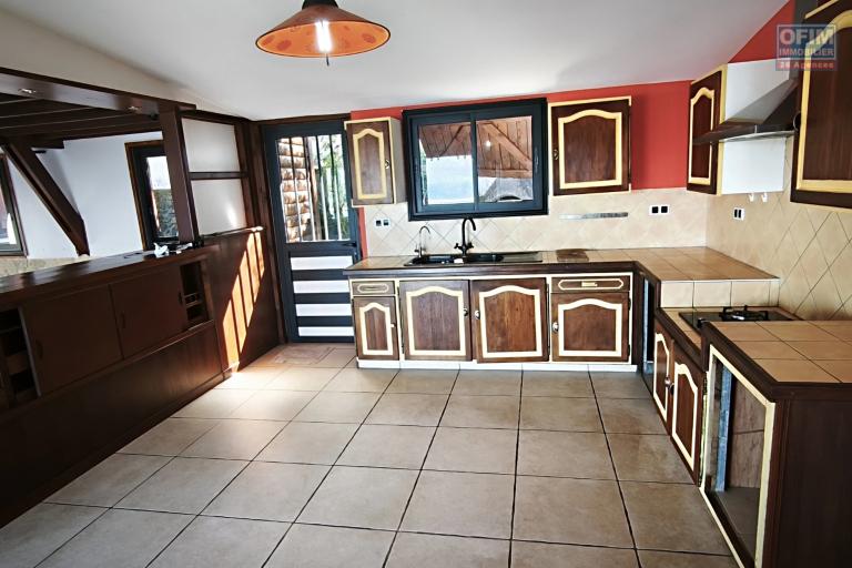 A vendre villa F4 de 140 m2 avec une magnifique vue sur la mer à Saint-Joseph