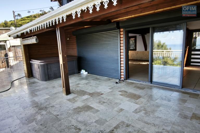 A vendre villa F4 de 140 m2 avec une magnifique vue sur la mer à Saint-Joseph - Terrasse