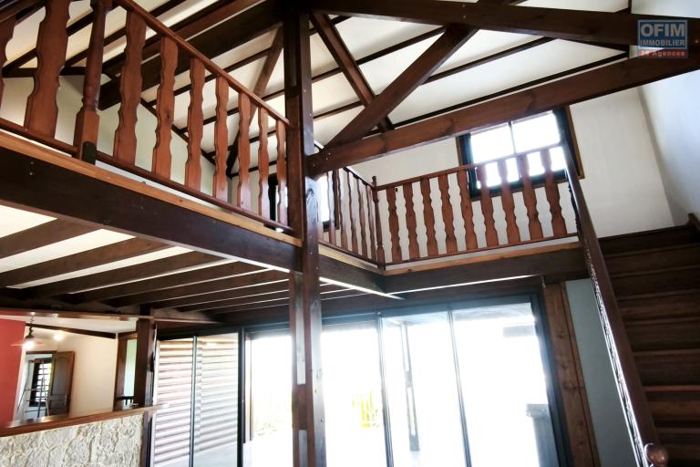 A vendre villa F4 de 140 m2 avec une magnifique vue sur la mer à Saint-Joseph - Mezzanine