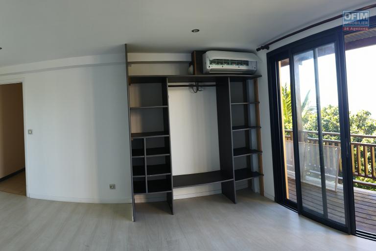 A vendre villa F4 de 140 m2 avec une magnifique vue sur la mer à Saint-Joseph - Chabmbre 3