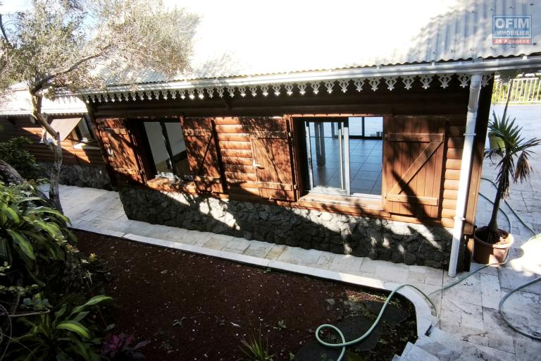 A vendre villa F4 de 140 m2 avec une magnifique vue sur la mer à Saint-Joseph - Façade Nord