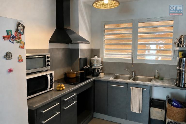LA SALINE-LES-BAINS –T2 AVEC VARANGUE, JARDIN ET 2 PLACES PARKING – VENDU MEUBLÉ - Cuisine
