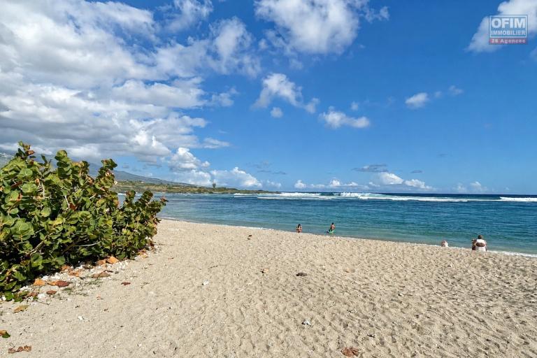 LA SALINE-LES-BAINS –T2 AVEC VARANGUE, JARDIN ET 2 PLACES PARKING – VENDU MEUBLÉ - Plage 200 mètres à pied