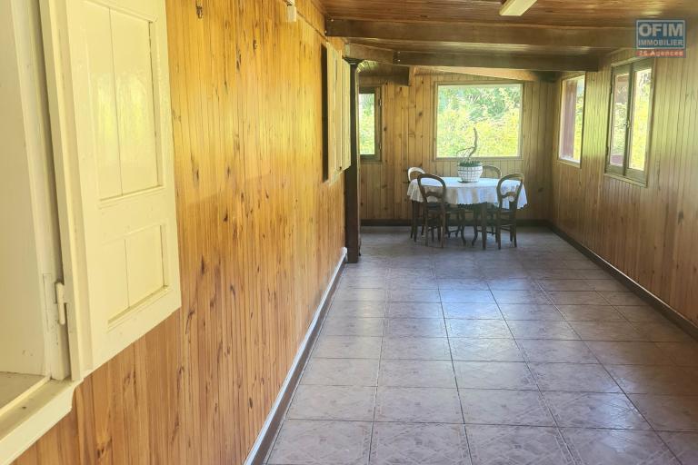 A louer charmante villa de 3 chambres, grand jardin, vue montagne