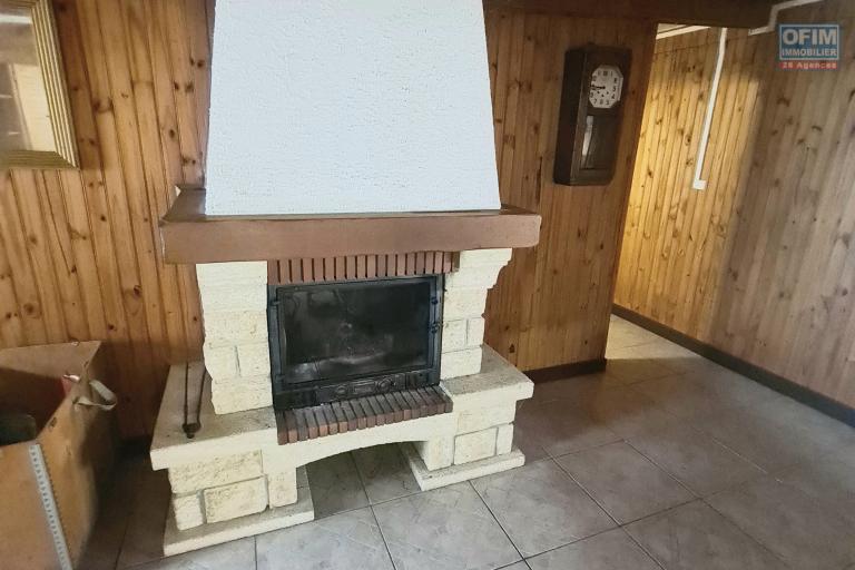 A louer charmante villa de 3 chambres, grand jardin, vue montagne