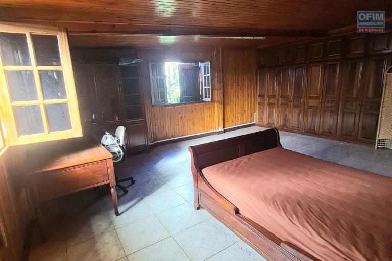 A louer charmante villa de 3 chambres, grand jardin, vue montagne