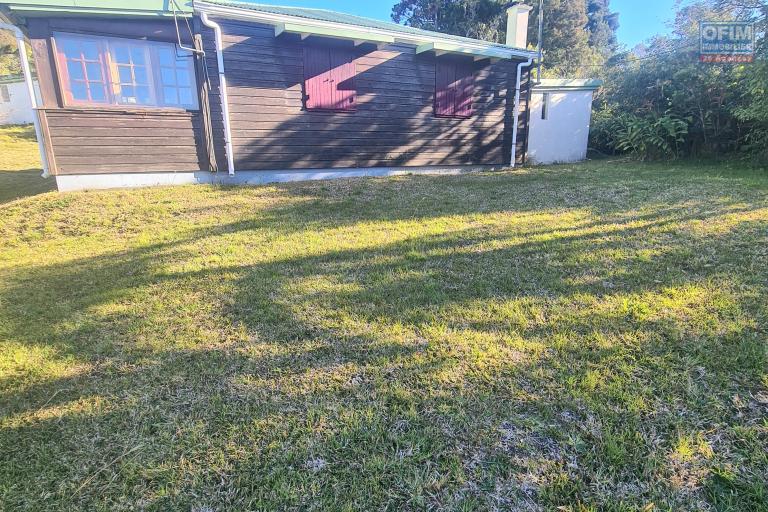 a louer 1 charmante maison avec 2 chambres, jardin, endroit calme, jolie vue montagne