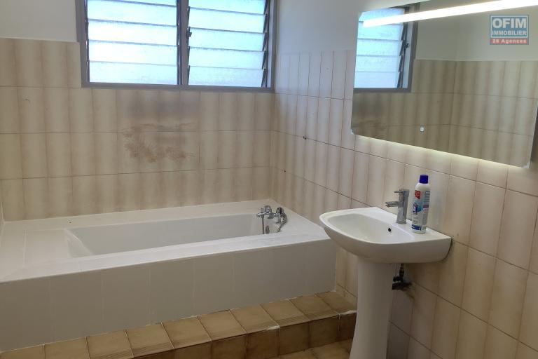 A louer maison f4 a,la riviere saint louis