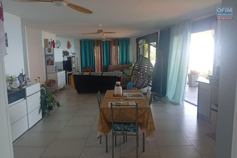 A VENDRE MAISON F3 DE PLAIN PIED DE 174 M2 DE SURFACE AVEC VUE MER A L'ETANG ST LEU