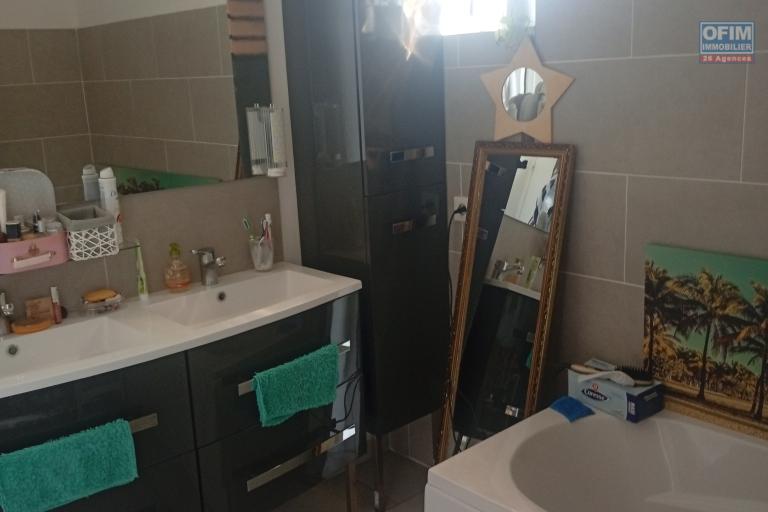 A VENDRE MAISON F3 DE PLAIN PIED DE 174 M2 DE SURFACE AVEC VUE MER A L'ETANG ST LEU