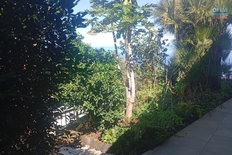 A VENDRE MAISON F3 DE PLAIN PIED DE 174 M2 DE SURFACE AVEC VUE MER A L'ETANG ST LEU