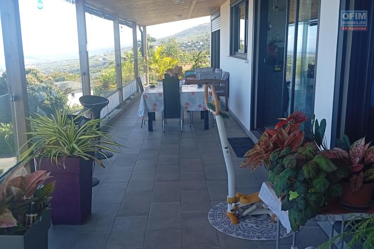 A VENDRE MAISON F3 DE PLAIN PIED DE 174 M2 DE SURFACE AVEC VUE MER A L'ETANG ST LEU