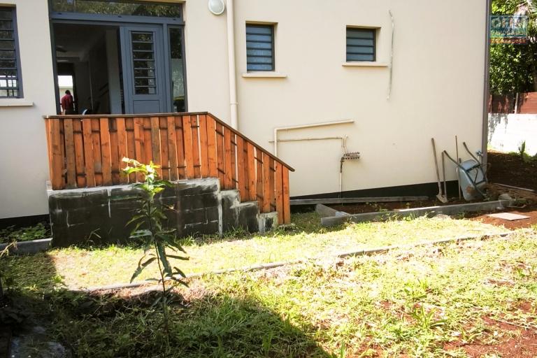 A louer jolie villa meublée F3 proche de la mer à Saint-Philippe