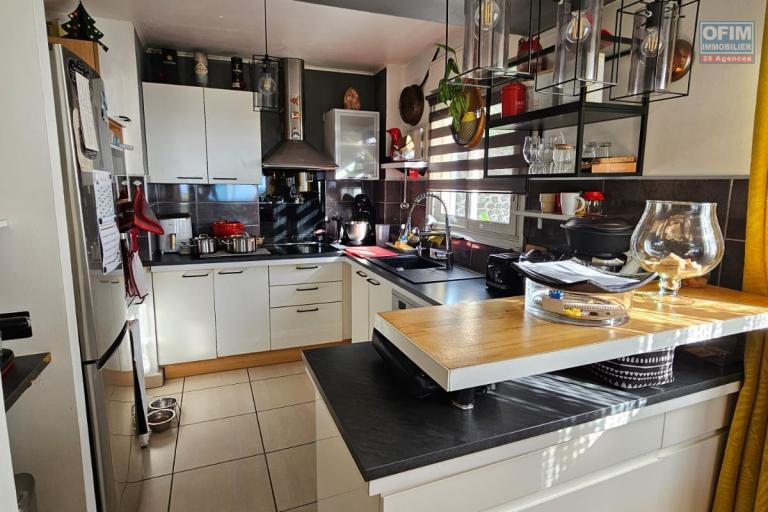 A vendre à LA POSSESSION (97419) un T4 d’environ 80 m² avec une vue panoramique