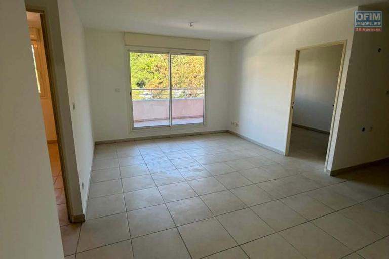 A saisir bel appartement de 51 m2 situé à 10 mn à pied du Campus Universitaire à Sainte-Clotilde.