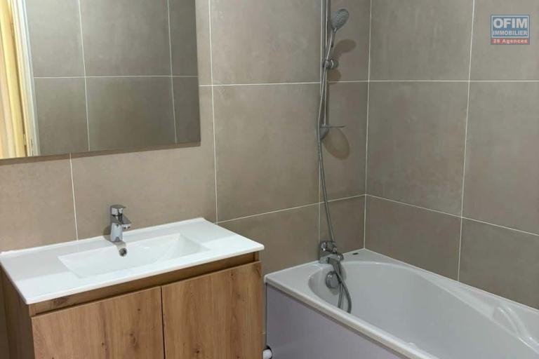 A saisir bel appartement de 51 m2 situé à 10 mn à pied du Campus Universitaire à Sainte-Clotilde.