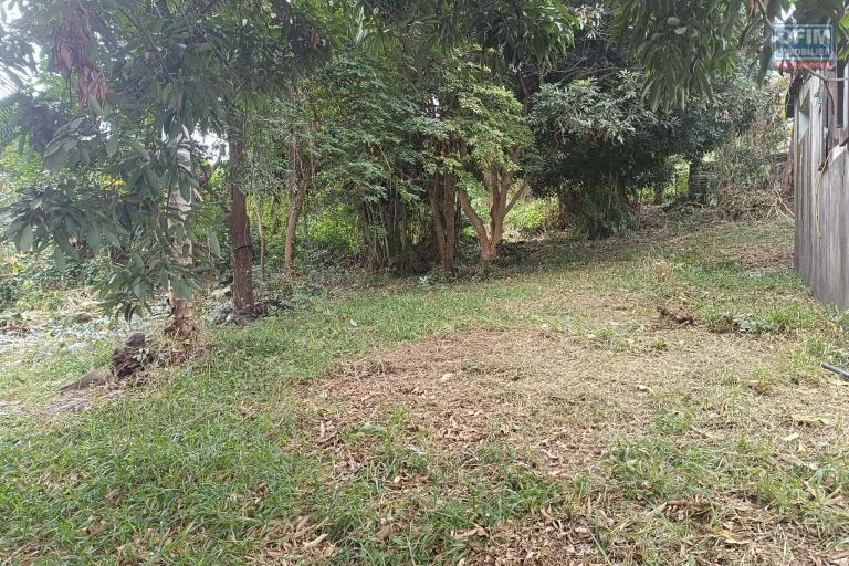 Superbe Terrain de 1268 m2 en zone UA proche centre ville Tampon
