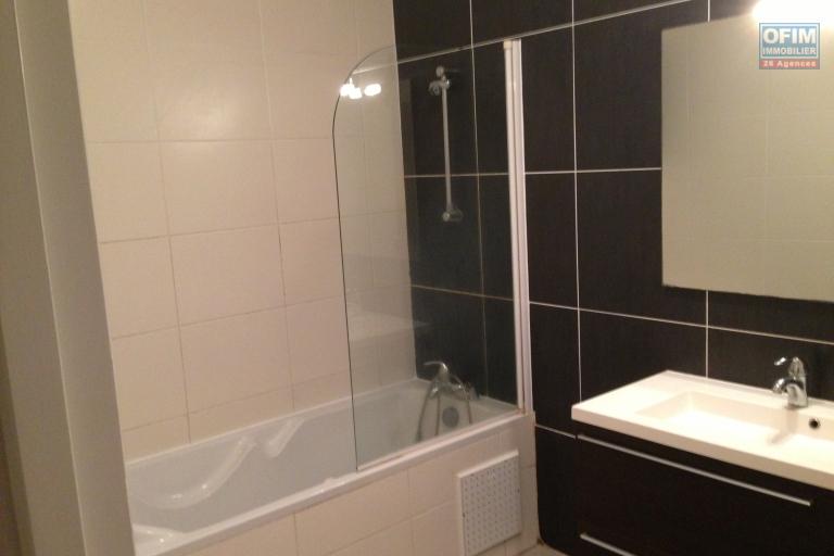 A Louer jolie petit T3 dans une petite résidence proche du centre ville de l'Etang Salé
