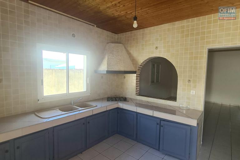 A Louer Villa 3 chambres avec un grand jardin à QUARTIER FRANÇAIS RUE DES SAPHIRS - SAINTE SUZANNE