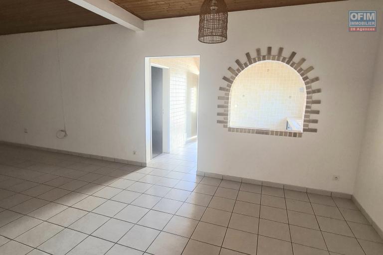 A Louer Villa 3 chambres avec un grand jardin à QUARTIER FRANÇAIS RUE DES SAPHIRS - SAINTE SUZANNE