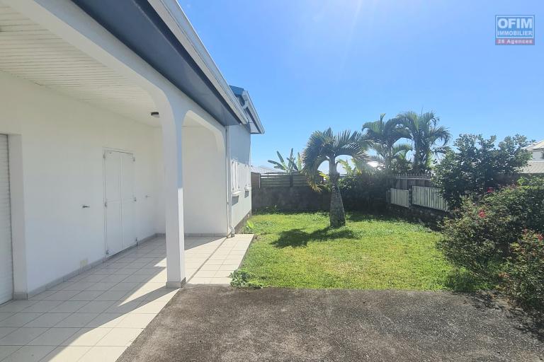A Louer Villa 3 chambres avec un grand jardin à QUARTIER FRANÇAIS RUE DES SAPHIRS - SAINTE SUZANNE