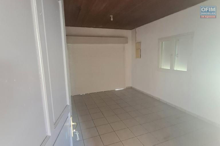 A Louer Villa 3 chambres avec un grand jardin à QUARTIER FRANÇAIS RUE DES SAPHIRS - SAINTE SUZANNE