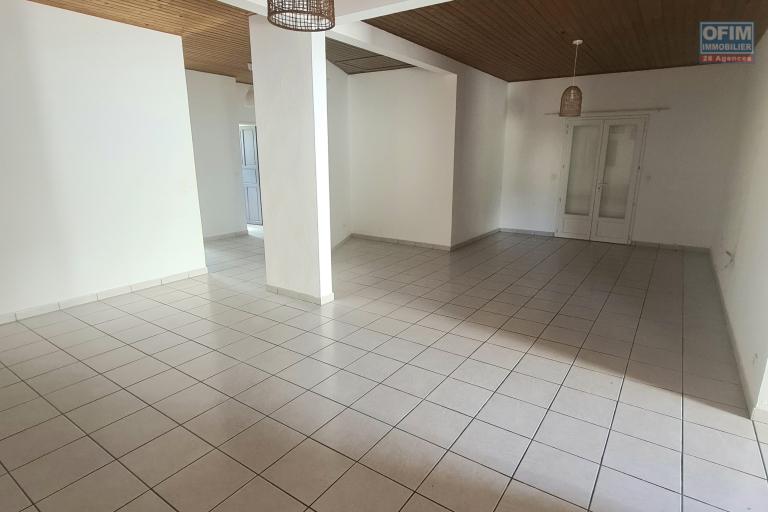 A Louer Villa 3 chambres avec un grand jardin à QUARTIER FRANÇAIS RUE DES SAPHIRS - SAINTE SUZANNE