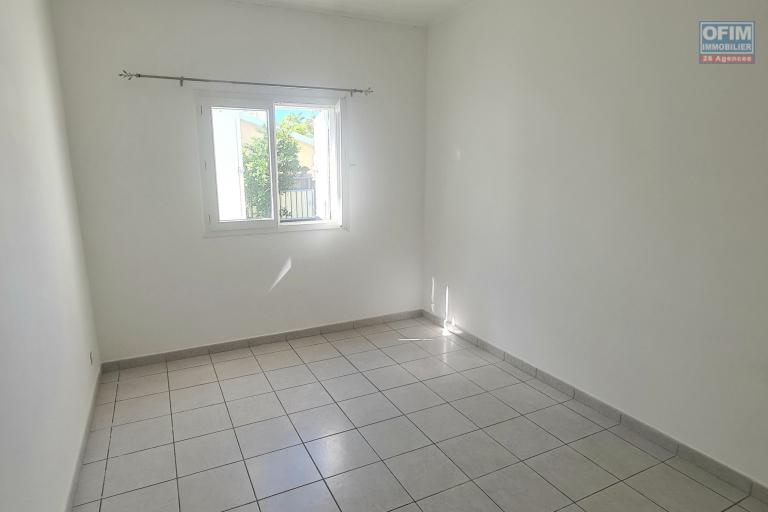 A Louer Villa 3 chambres avec un grand jardin à QUARTIER FRANÇAIS RUE DES SAPHIRS - SAINTE SUZANNE