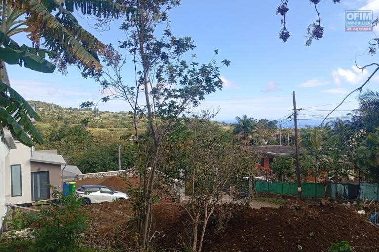 A VENDRE TERRAIN DE 374 M2 A ST GILLES LES HAUTS
