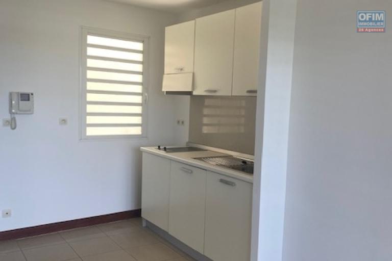 A Vendre bel appartement de type F1 sur la résidence Citronnelle rue Emile Grimaud à Sainte Clotilde