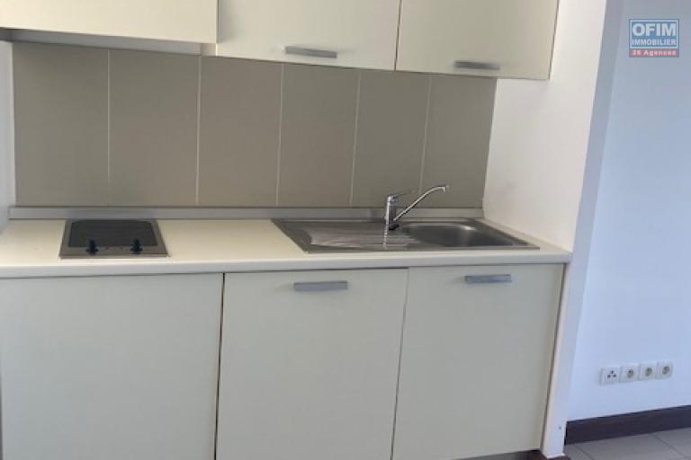 A Vendre bel appartement de type F1 sur la résidence Citronnelle rue Emile Grimaud à Sainte Clotilde