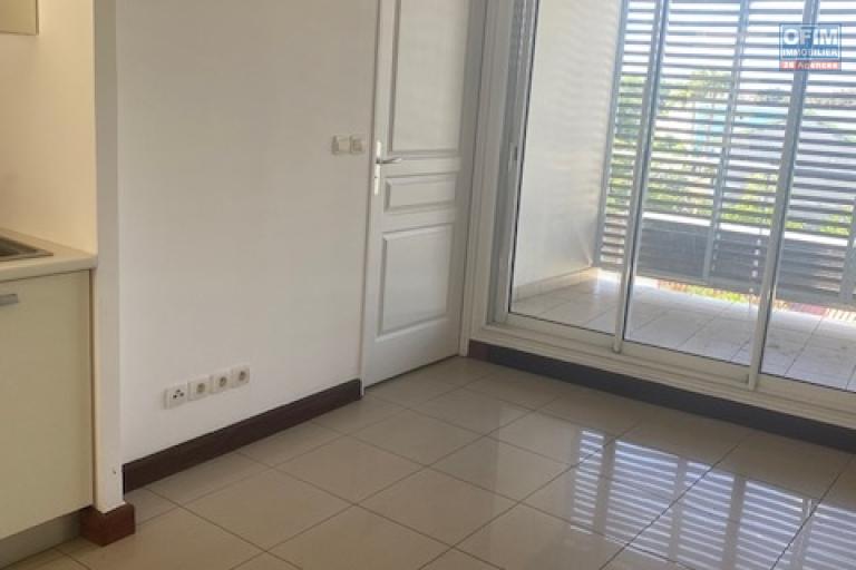 A Vendre bel appartement de type F1 sur la résidence Citronnelle rue Emile Grimaud à Sainte Clotilde