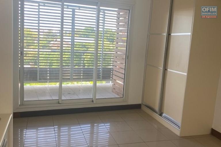 A Vendre bel appartement de type F1 sur la résidence Citronnelle rue Emile Grimaud à Sainte Clotilde