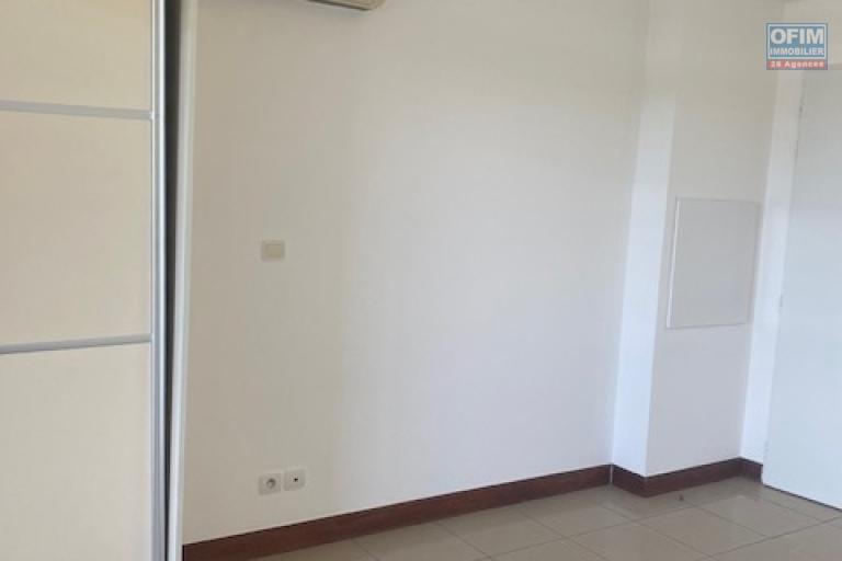 A Vendre bel appartement de type F1 sur la résidence Citronnelle rue Emile Grimaud à Sainte Clotilde