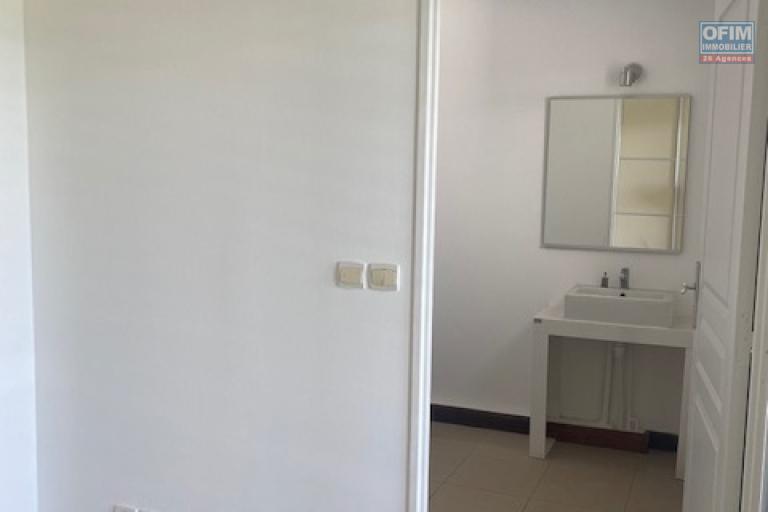 A Vendre bel appartement de type F1 sur la résidence Citronnelle rue Emile Grimaud à Sainte Clotilde