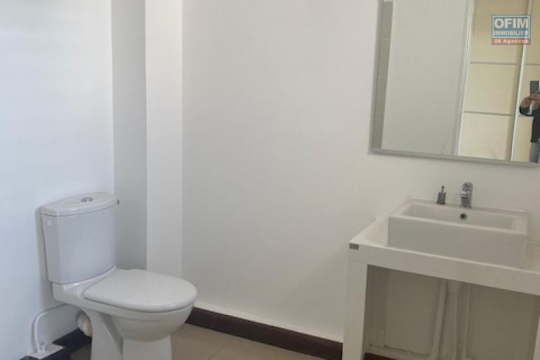 A Vendre bel appartement de type F1 sur la résidence Citronnelle rue Emile Grimaud à Sainte Clotilde
