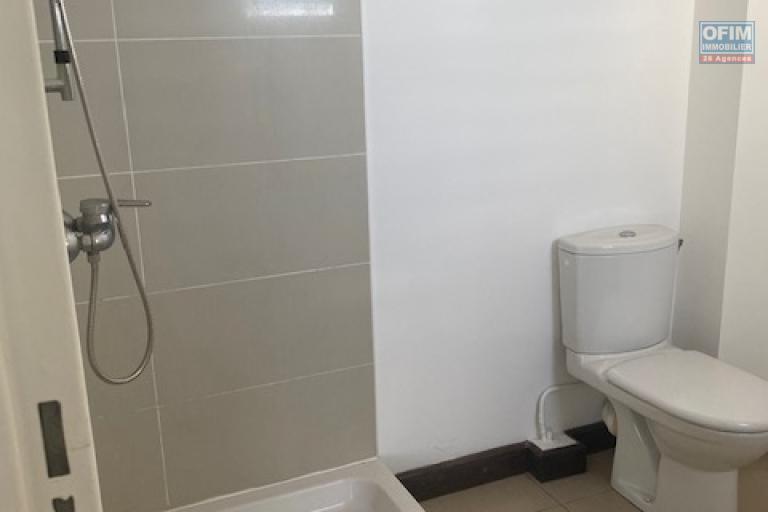 A Vendre bel appartement de type F1 sur la résidence Citronnelle rue Emile Grimaud à Sainte Clotilde