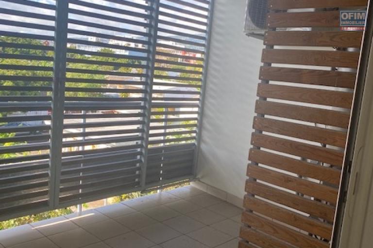 A Vendre bel appartement de type F1 sur la résidence Citronnelle rue Emile Grimaud à Sainte Clotilde