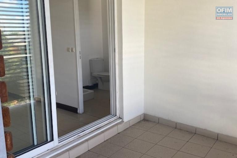 A Vendre bel appartement de type F1 sur la résidence Citronnelle rue Emile Grimaud à Sainte Clotilde