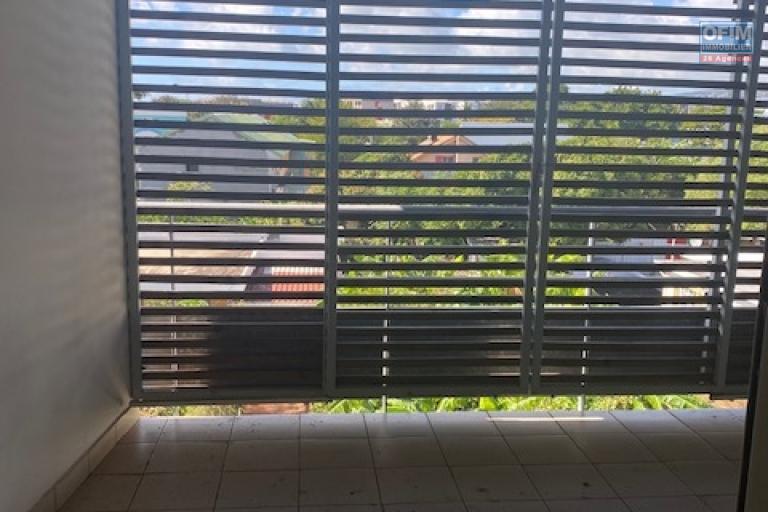 A Vendre bel appartement de type F1 sur la résidence Citronnelle rue Emile Grimaud à Sainte Clotilde