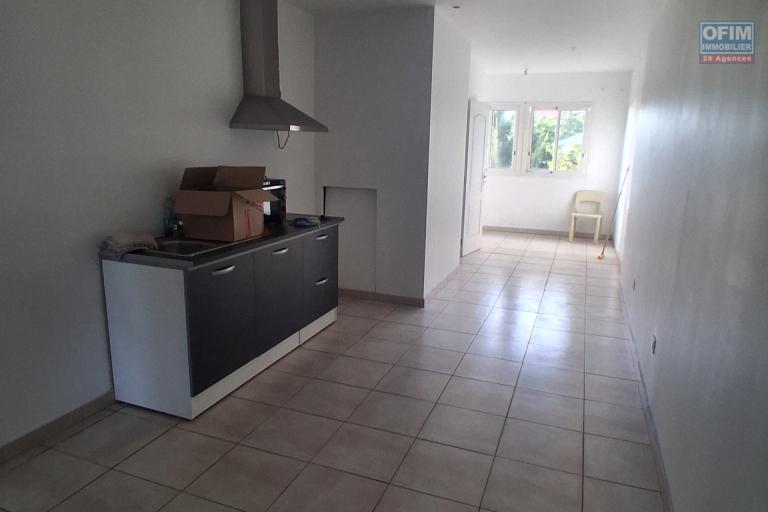 A LOUER appartement de type F2 à SAINT-GILLES LES HAUTS