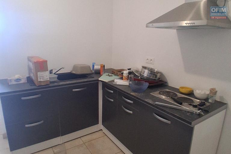 A LOUER appartement F2 à SAINT-GILLES HAUTS