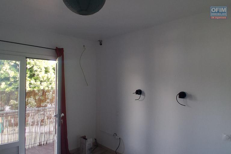 A LOUER appartement F2 à SAINT-GILLES HAUTS