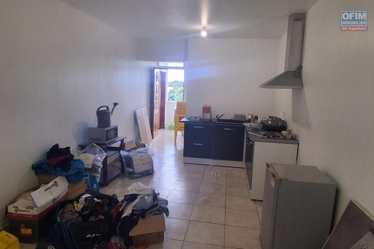 A LOUER appartement F2 à SAINT-GILLES HAUTS