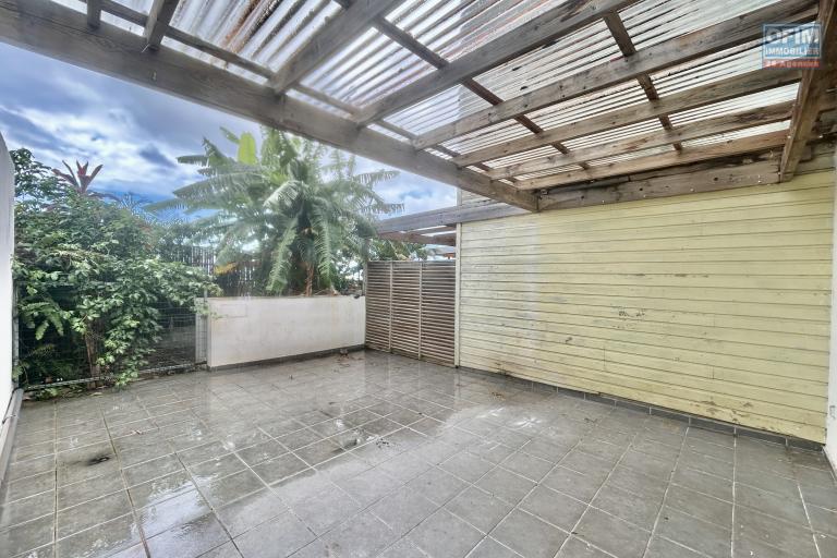 À louer – Appartement T2 de 49 m² en rez-de-jardin – Sainte-Clotilde, La Bretagne